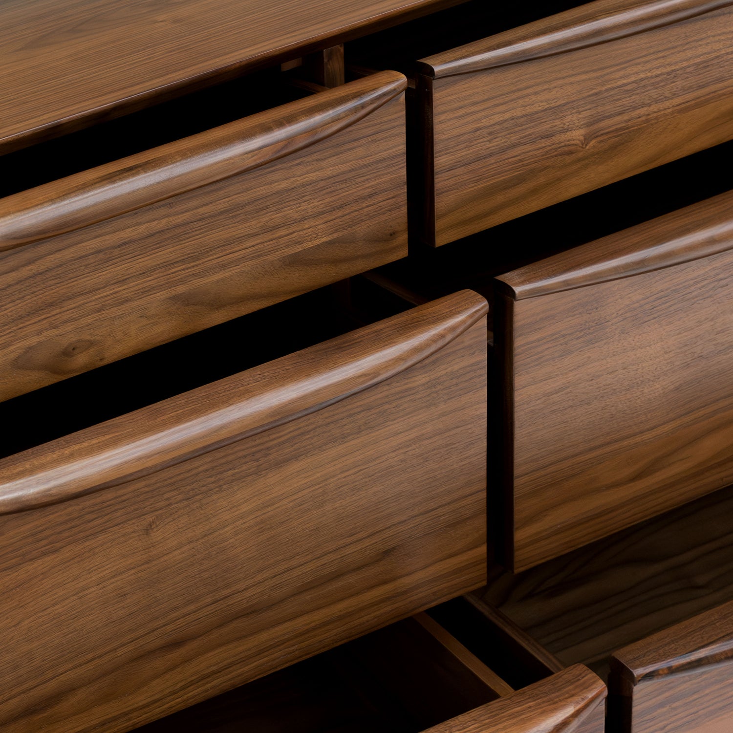 Cura 9 Drawer Dresser | Walnut 