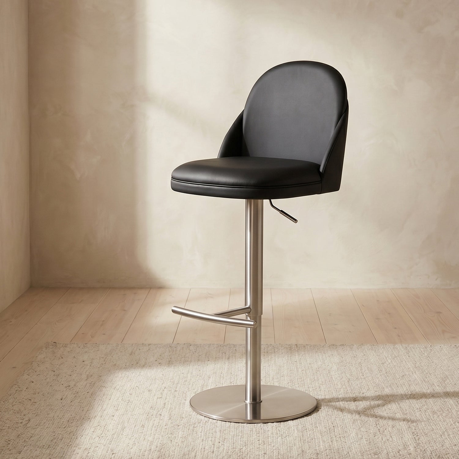 Finta Counter Stool | Black lifestyle_image