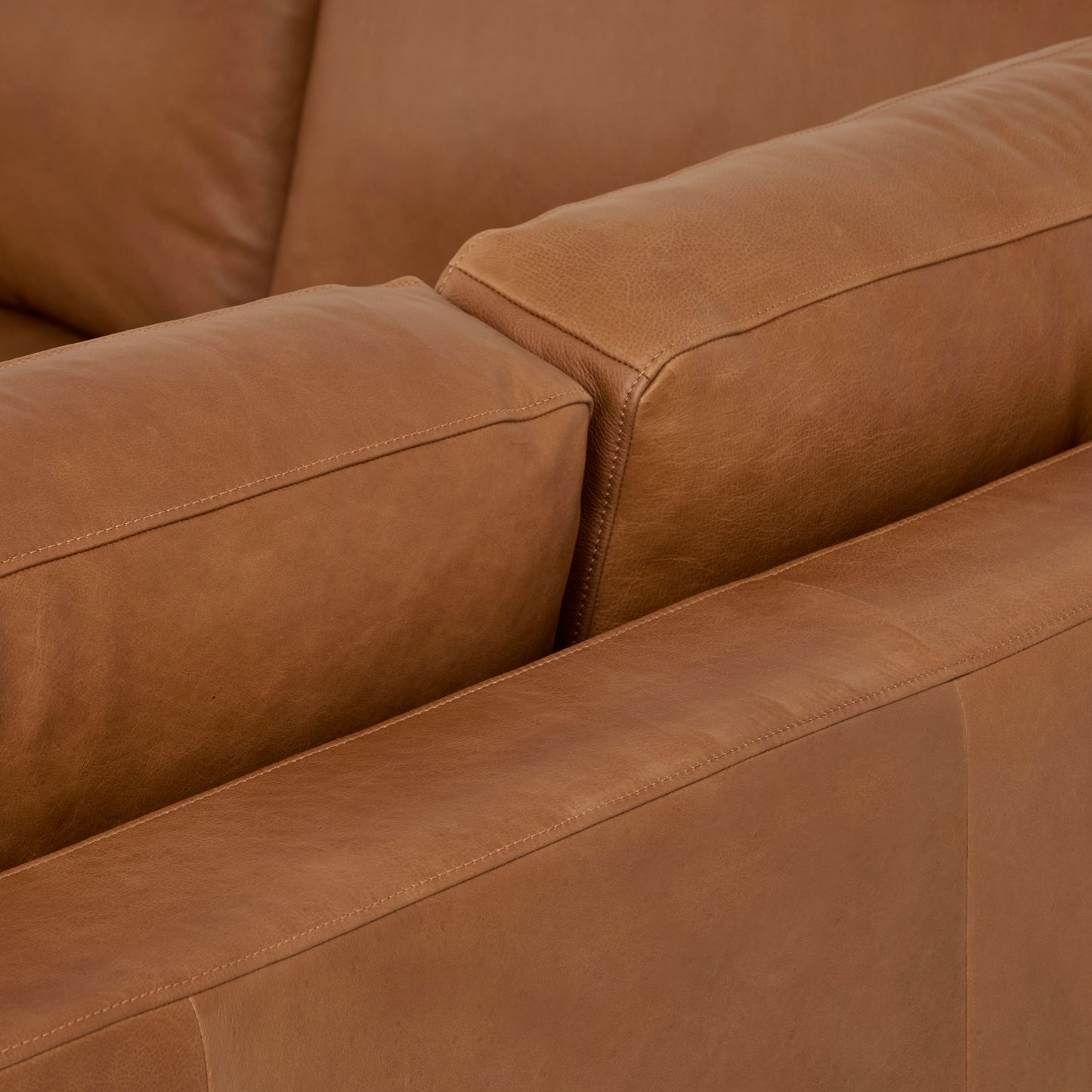 Zyon 115.5" Leather Right-Facing Bumper Chaise Sectional Sofa | Saddle Tan