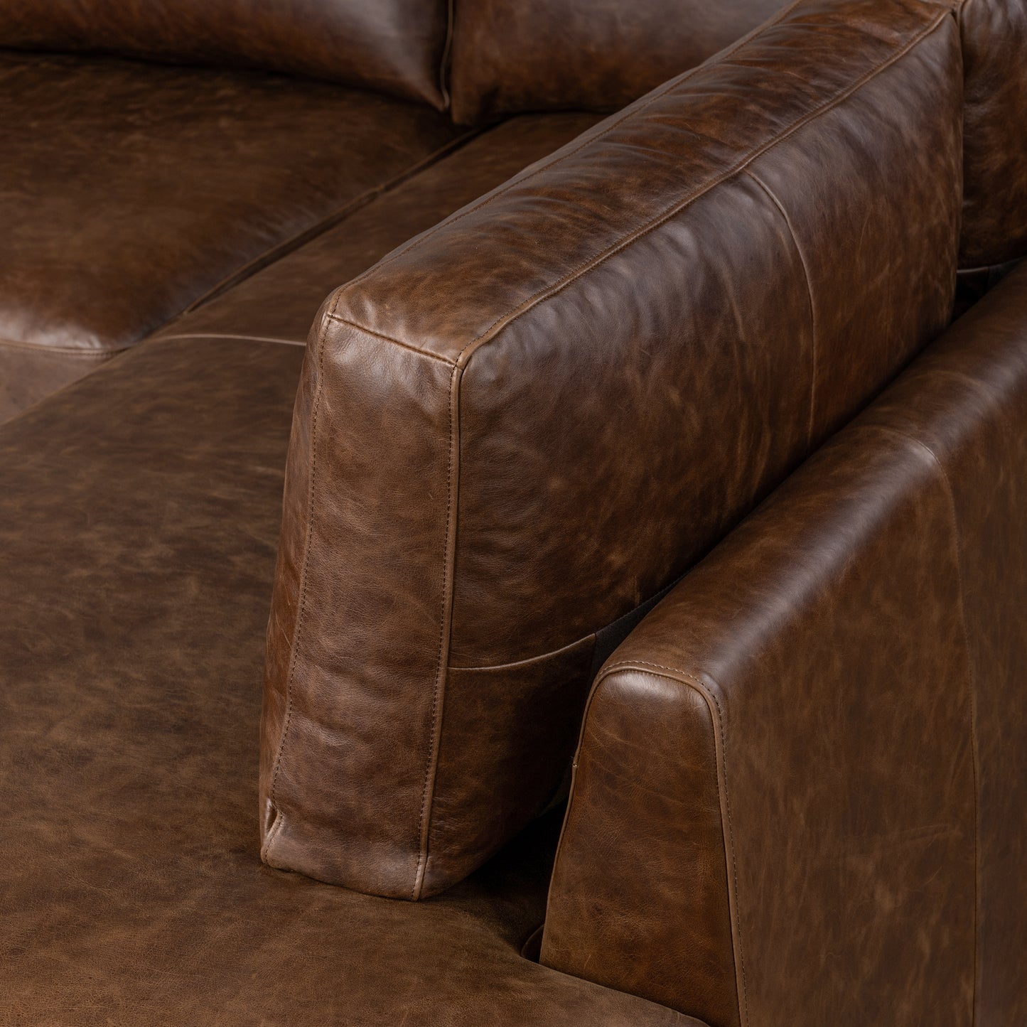 Catania 116.5" Leather Right-Facing Bumper Sectional Sofa | Chocolate Brown